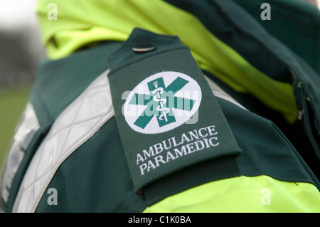 Detail auf der Jacke einen Krankenwagen Sanitäter Abzeichen. Stockfoto