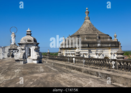 Auf dem Dach der Catedral De La Asuncion, Leon, Nicaragua Stockfoto