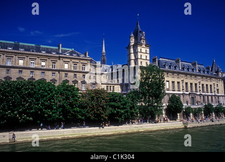 Palast von Gerechtigkeit Palais de Justice auf Île De La Cité entlang Seineufer Stadt Paris Ile France Europe Stockfoto