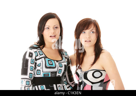 Zwei junge Womans überrascht isoliert auf weißem Hintergrund Stockfoto