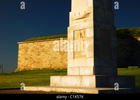 Das Donald McKay Denkmal erinnert sich die Erbauer der Klipper.  Der Obelisk befindet sich in der Nähe von Fort Independence, South Boston. Stockfoto