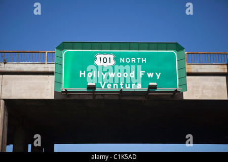 Hollywood 101 Freeway-Schild Richtung Norden in Richtung schöne Ventura. Stockfoto