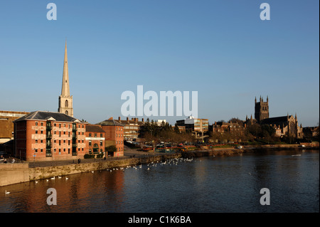 Worcester Cathedral und waterfront Stockfoto