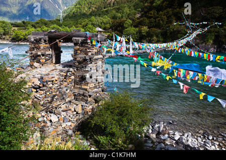 Tibet: Seil-Brücke am Fluss Nyang Stockfoto