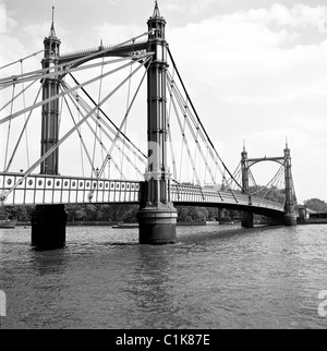 London, 1950er Jahre. Eine Fotografie von J Allan Cash von Albert Bridge zu diesem Zeitpunkt gesehen. Stockfoto