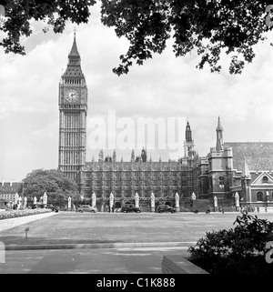 1950er Jahre, ein Foto von J Allan Cash aus dieser Ära des Rasens am Parliament Square vor den Houses of Parliament, Sitz der britischen Regierung. Stockfoto