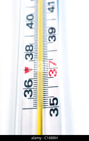Thermometer zur Messung der Temperatur unter dem arm Stockfoto