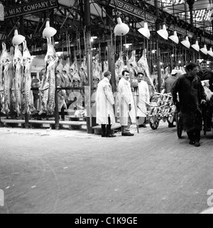 der 1950er Jahre. Geschichtsbild aus in den berühmten Smithfield Markt, das Zentrum für die Verteilung des Fleisches in London. Stockfoto