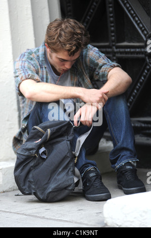 Robert Pattinson am Set von 'Remember Me' Filmen am Standort in Manhattan New York City, USA - 15.06.09 Stockfoto