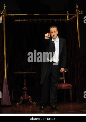 Derren Brown nimmt an einem Fototermin für seine Show "Enigma" am Adelphi Theatre London, England - 16.06.09 Stockfoto