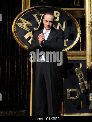 Derren Brown nimmt an einem Fototermin für seine Show "Enigma" am Adelphi Theatre London, England - 16.06.09 Stockfoto