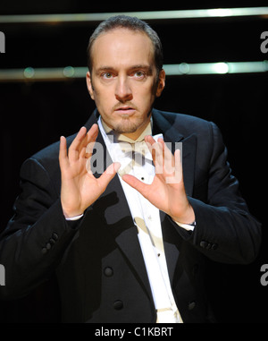 Derren Brown nimmt an einem Fototermin für seine Show "Enigma" am Adelphi Theatre London, England - 16.06.09 Stockfoto