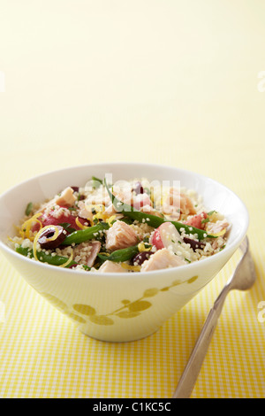 Nicoise und Couscous-Salat Stockfoto