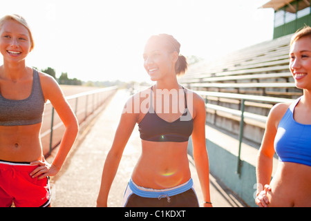 Jugendliche auf Rennstrecke, Lake Oswego, Oregon, USA Stockfoto