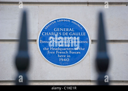 blaue Plakette markiert das Hauptquartier der Kriegszeit freien französischen Streitkräfte unter general Charles de Gaulle in London, england Stockfoto