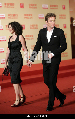 Ewan McGregor und seine Frau Eve Mavrakis besuchen die Abschlussveranstaltung des 12. Shanghai International Film Festival für ihre Stockfoto