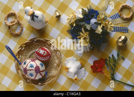 Grußkarte-Anordnung mit Eiern Stockfoto