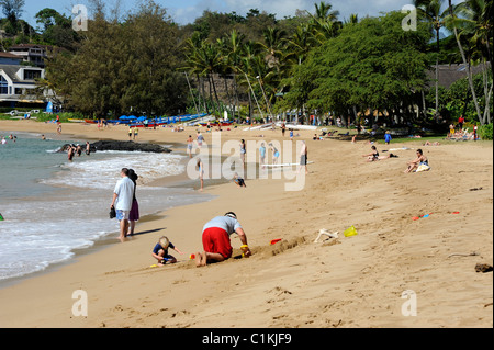 Urlauber entspannen Sie am Kalapaki Strand von Marriott Kauai Hawaii Nawilwili Bay Stockfoto