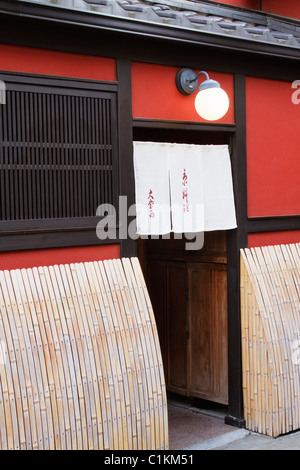 Traditionelles Gebäude, Gion, Kyoto, Kyoto Prefecture, Kansai-Region, Honshu, Japan Stockfoto