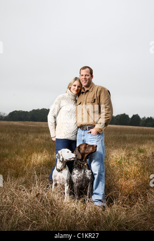 Porträt des Paares mit Hunden, Houston, Texas, USA Stockfoto