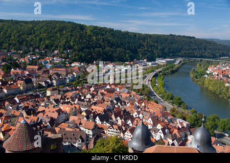 Deutschland, Wertheim. Allgemeines über die Stadt in der Nähe von Zusammenfluss von Tauber & Mainufer, Blick vom Hügel Burgruine Hohenburg. Stockfoto