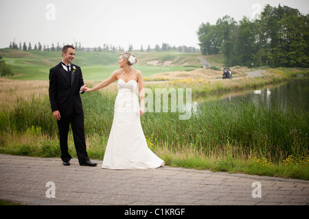 Porträt von Braut und Bräutigam, Eagles Nest Golf Club, Vaughan, Ontario, Kanada Stockfoto