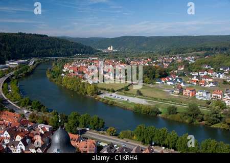 Deutschland, Wertheim. Allgemeines über die Stadt in der Nähe von Zusammenfluss von Tauber & Mainufer, Blick vom Hügel Burgruine Hohenburg. Stockfoto