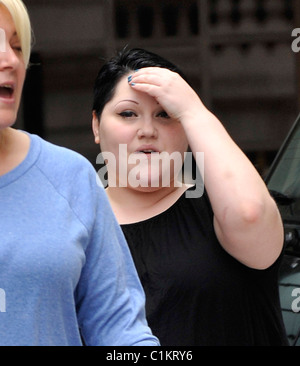 Beth Ditto von Gossip verlassen die BBC Radio 2 Studios London, England - 24.06.09 WENN.com Stockfoto