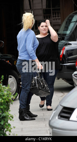 Beth Ditto von Gossip verlassen die BBC Radio 2 Studios London, England - 24.06.09 Stockfoto