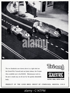 Ursprüngliche Anzeige in 1960er Jahren junge Hobby Magazin für SCALEXTRIC Modell Rennsport Stockfoto