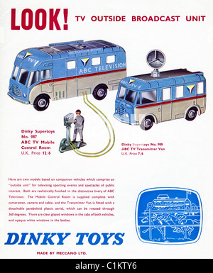 Original Werbung in 1960er Jahren junge Hobby Magazin für DINKY TOYS tv broadcast Außeneinheit von MECCANO gemacht Stockfoto
