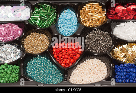 Farbe Perlen in Form unter Süßigkeiten, Herzen Stockfoto