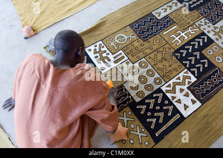 Mali, Segou Stadt, Bogolan N'Tomo Kunst Wintergarten Stockfoto