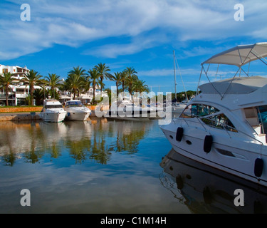 ES - MALLORCA: Der Yachthafen von Cala d ' or Stockfoto