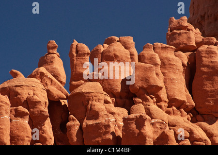 Roter Sandstein Hoodoos im Baby Felsen Mesa in der Nähe von Kayenta, Colorado Plateau, Arizona, USA Stockfoto