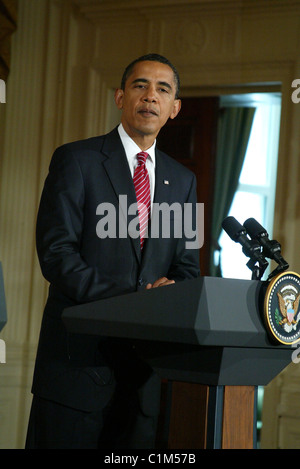 US-Präsident Barack Obama im Gespräch mit der Presse im Weißen Haus mit der deutschen Bundeskanzlerin auf eine umfassende Agenda von konsultieren Stockfoto
