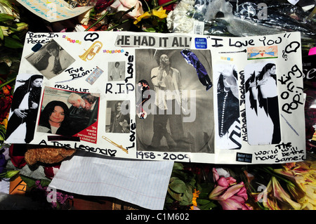 Fans aus aller Welt versammeln sich, um ihren Respekt zu Michael Jackson von seinen Stern auf dem Hollywood Walk of Fame in Zahlen Stockfoto