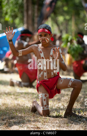 Junge Aborigines Tänzerin in Stammes-Körperfarbe.  Laura Aboriginal Dance Festival, Laura, Queensland, Australien Stockfoto