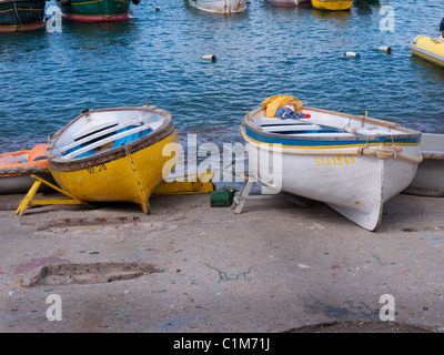 Capri ist eine italienische Insel vor der Sorrentinischen Halbinsel, auf der Südseite des Golfs von Neapel. Stockfoto