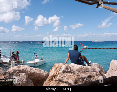 Capri ist eine italienische Insel vor der Sorrentinischen Halbinsel, auf der Südseite des Golfs von Neapel. Stockfoto