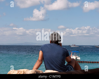 Capri ist eine italienische Insel vor der Sorrentinischen Halbinsel, auf der Südseite des Golfs von Neapel. Stockfoto