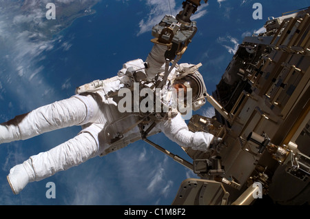 ESA Astronaut Christer Fuglesang, arbeitet das erste skandinavische im Raum auf der internationalen Raumstation ISS. Stockfoto