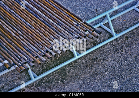 Übersicht der Bohrer Rohr Stapel an Öl-Rig-Standort Stockfoto