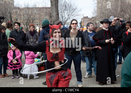 Frühlingsfest, bösen Geist von Le Nain Rouge aus Detroit zu verbannen Stockfoto