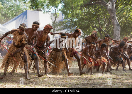 Lockhart River Gemeinschaft Tanzgruppe beim Laura Aboriginal Dance Festival. Laura, Queensland, Australien Stockfoto