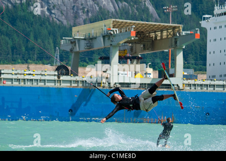 In der Luft Kiteboarder am "Spieß", Squamish, BC, Kanada. Stockfoto