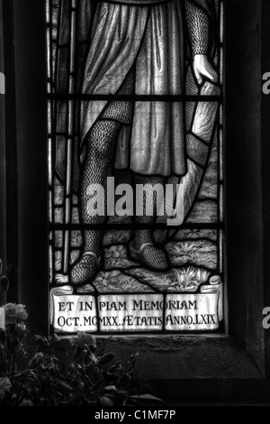 Nachtfenster aus dem Templer. St Mary the Virgin Church, St Briavels, Forest of Dean, Großbritannien. Stockfoto