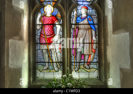 Nachtfenster aus dem Templer. St Mary the Virgin Church, St Briavels, Forest of Dean, Großbritannien. Stockfoto