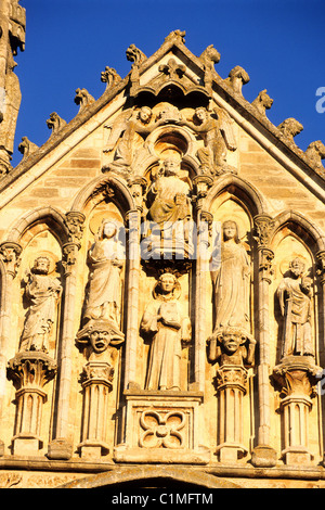 Frankreich, Yonne, Saint Pere Sous Vezelay Dorf, Detail der gotischen Fassade des 13. Jahrhunderts der Kirche Our Lady Stockfoto