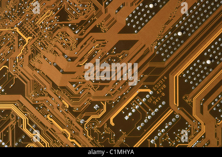 Kupfer-Tracking auf der Platine von der Unterseite ein ASUS Mainboard Stockfoto